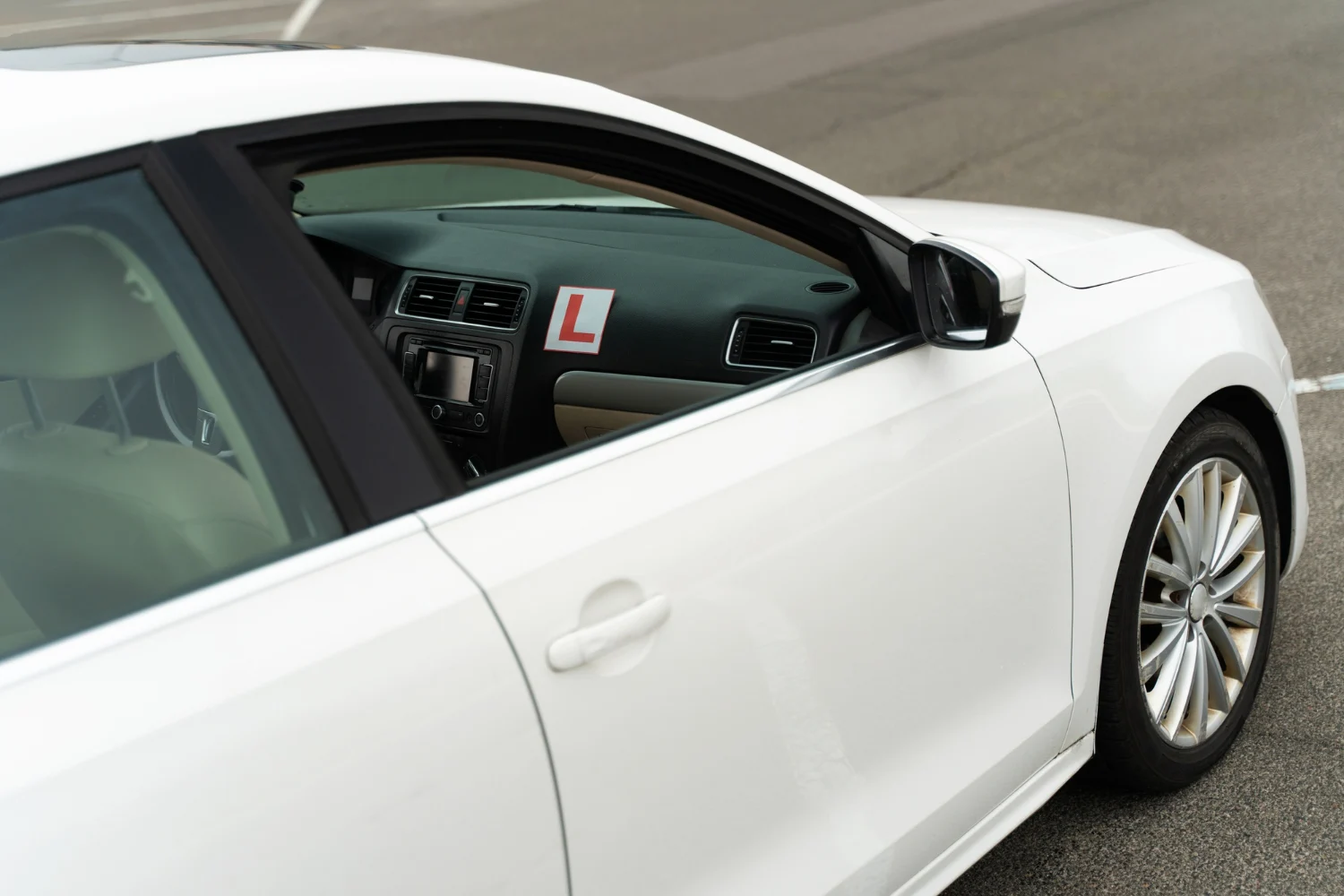 Esta es la función secreta que todas las llaves del coche tienen y casi nadie utiliza 1 Merca2.es Pequeños gestos que marcan una gran diferencia en el confort y la seguridad del día a día. Fuente: Freepik