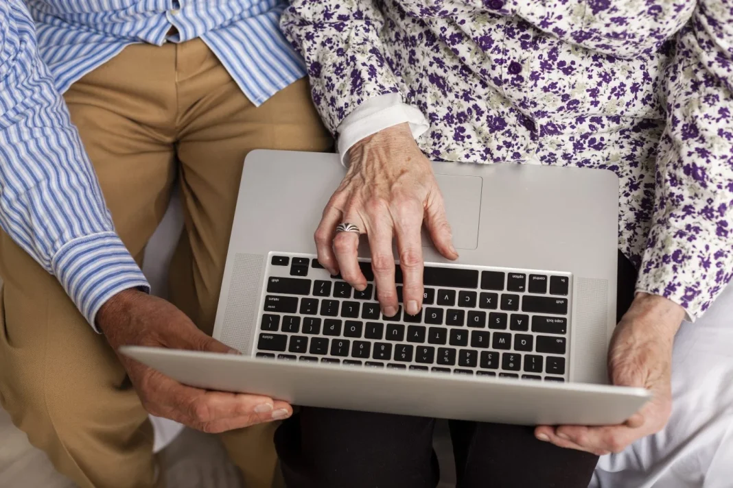 WhatsApp, Chrome y YouTube: las apps favoritas de los mayores, pero con barreras de accesibilidad