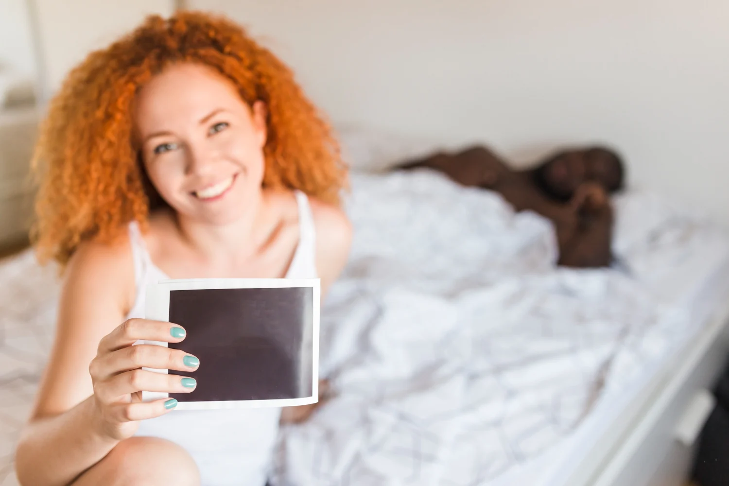 "Tu dinero, en riesgo": Un exagente del CNI desvela por qué JAMÁS debes usar el WiFi de un hotel (y qué hacer para evitarlo) 3 Merca2.es Afortunadamente, no todo está perdido. Existen formas de protegerse de las amenazas de una red WiFi pública sin tener que renunciar por completo a la conexión. Fuente: Freepik