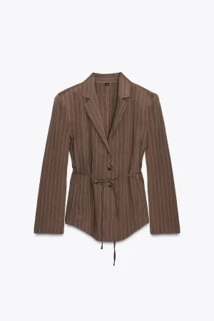 El poder de las rayas: blazer y pantalón a juego