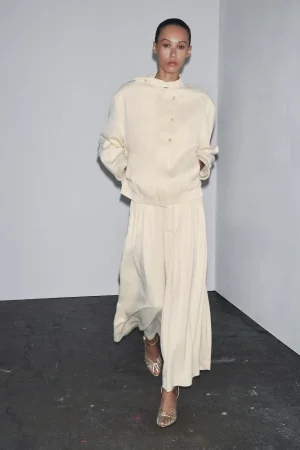 Zara otoño 2025: 8 chaquetas y cárdigans elegantes y versátiles para el entretiempo 33 Merca2.es Zara: Los cuadros, siempre presentes en el armario de otoño